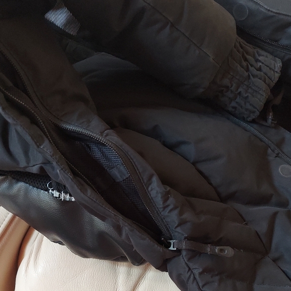 Oakley Women's Black Puffer Jacket with Fur Trim - Picture 8 of 11